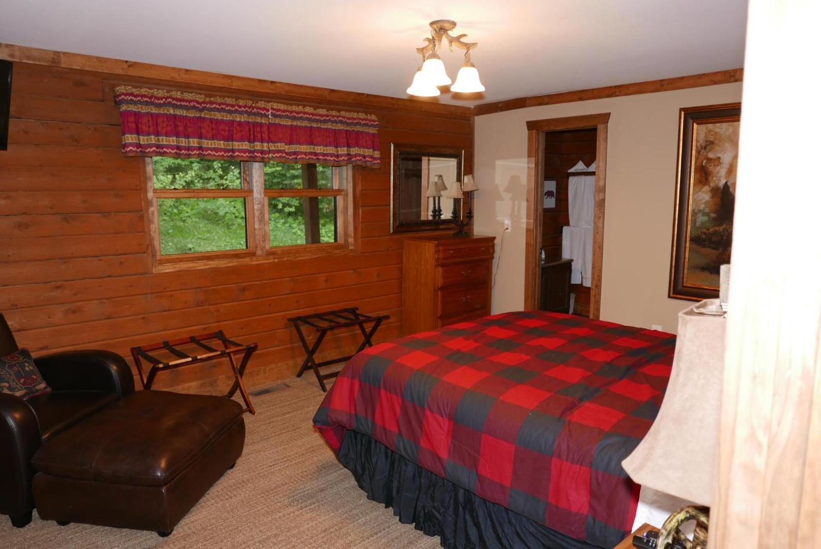 7 BR Home - Perfect Location - Update! We are 188 steps to the NEW Old Spruce Brewery! Main image 2